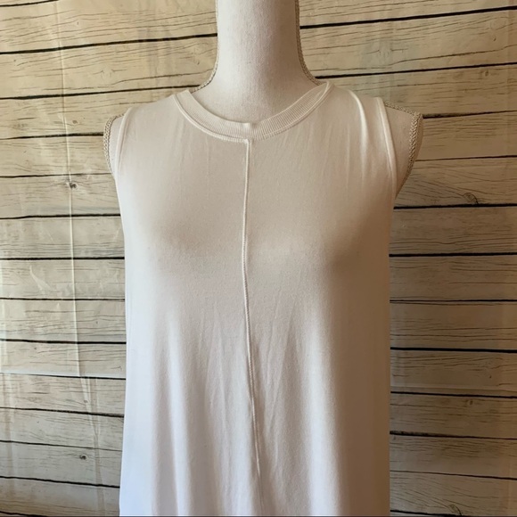 Loft Round Neck Tank Top Size Medium - Picture 8 of 8